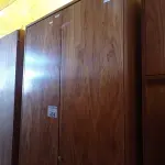 LOTE 434 - 01 ARMÁRIO EM MADEIRA COM 02 PORTAS E 03 PRATELEIRAS. (NO ESTADO, LEILÃO NÃO TEM GARANTIA E NEM DEVOLUÇÃO, SUJEITO A POSSÍVEIS AVARIAS VISÍVEIS/OCULTAS E/OU AUSÊNCIA DE COMPONENTES).