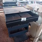 LOTE 462 - 01 BANCADA DE FERRO COM RODINHAS. (NO ESTADO, LEILÃO NÃO TEM GARANTIA E NEM DEVOLUÇÃO, SUJEITO A POSSÍVEIS AVARIAS VISÍVEIS/OCULTAS E/OU AUSÊNCIA DE COMPONENTES).