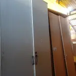 LOTE 418 - 02 ARMÁRIOS ALTOS COM AVARIAS. (NO ESTADO, LEILÃO NÃO TEM GARANTIA E NEM DEVOLUÇÃO, SUJEITO A POSSÍVEIS AVARIAS VISÍVEIS/OCULTAS E/OU AUSÊNCIA DE COMPONENTES).