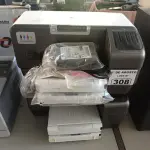 LOTE 308 - 02 IMPRESSORAS MARCAS HP MODELO INK JET 1200WN INCOMPLETAS. (NO ESTADO, LEILÃO NÃO TEM GARANTIA E NEM DEVOLUÇÃO, SUJEITO A POSSÍVEIS AVARIAS VISÍVEIS/OCULTAS E/OU AUSÊNCIA DE COMPONENTES).