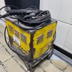 LOTE 013 - MÁQUINA DE SOLDA(NO ESTADO, NÃO SABEMOS SE FUNCIONA. LEILÃO NÃO TEM GARANTIA E NEM DEVOLUÇÃO).