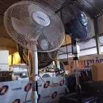 LOTE 221 - 03 VENTILADORES DE COLUNA MARCAS E MODELOS DIVERSOS. (NO ESTADO, LEILÃO NÃO TEM GARANTIA E NEM DEVOLUÇÃO, SUJEITO A POSSÍVEIS AVARIAS VISÍVEIS/OCULTAS E/OU AUSÊNCIA DE COMPONENTES).