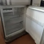 LOTE 228 - 01 GELADEIRA MARCA ELECTROLUX 220V. (NO ESTADO, LEILÃO NÃO TEM GARANTIA E NEM DEVOLUÇÃO, SUJEITO A POSSÍVEIS AVARIAS VISÍVEIS/OCULTAS E/OU AUSÊNCIA DE COMPONENTES).