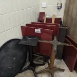 LOTE 033 - MESAS DE MADEIRA DIVERSAS, TAMPO DE MÁRMORE E 02 PÉS DE FERRO. (NO ESTADO, NÃO SABEMOS SE FUNCIONA. LEILÃO NÃO TEM GARANTIA E NEM DEVOLUÇÃO).