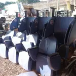 LOTE 398 - 03 LONGARINAS DE 04 LUGARES. (NO ESTADO, LEILÃO NÃO TEM GARANTIA E NEM DEVOLUÇÃO, SUJEITO A POSSÍVEIS AVARIAS VISÍVEIS/OCULTAS E/OU AUSÊNCIA DE COMPONENTES).
