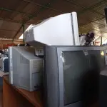 LOTE 268 - 03 TV’S DE TUBO MARCAS E MODELOS DIVERSOS. (NO ESTADO, LEILÃO NÃO TEM GARANTIA E NEM DEVOLUÇÃO, SUJEITO A POSSÍVEIS AVARIAS VISÍVEIS/OCULTAS E/OU AUSÊNCIA DE COMPONENTES).