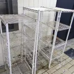 LOTE 018 - 03 PRATELEIRAS DE FERRO TRELIÇADA, (NO ESTADO, NÃO SABEMOS SE FUNCIONA. LEILÃO NÃO TEM GARANTIA E NEM DEVOLUÇÃO).