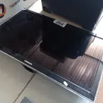 LOTE 264 - 01 TV SAMSUNG 32” POL PARA RETIRADA DE PEÇAS. (NO ESTADO, LEILÃO NÃO TEM GARANTIA E NEM DEVOLUÇÃO, SUJEITO A POSSÍVEIS AVARIAS VISÍVEIS/OCULTAS E/OU AUSÊNCIA DE COMPONENTES).