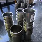 LOTE 261 - RECIPIENTES DE INOX PARA MOLHOS. (NO ESTADO, NÃO SABEMOS SE FUNCIONA. LEILÃO NÃO TEM GARANTIA E NEM DEVOLUÇÃO).