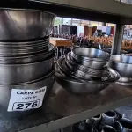 LOTE 276 - BOWLS DE INOX DIVERSOS TAMANHOS. (NO ESTADO, NÃO SABEMOS SE FUNCIONA. LEILÃO NÃO TEM GARANTIA E NEM DEVOLUÇÃO). 