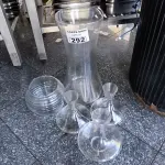 LOTE 292 - VIDROS DE DECORAÇÃO E 03 DECANTER DE VINHO. (NO ESTADO, NÃO SABEMOS SE FUNCIONA. LEILÃO NÃO TEM GARANTIA E NEM DEVOLUÇÃO).