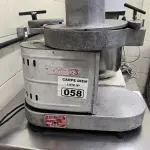 LOTE 058 - FATIADORA INDUSTRIAL ( RALADOR DE QUEIJO). (NO ESTADO, NÃO SABEMOS SE FUNCIONA. LEILÃO NÃO TEM GARANTIA E NEM DEVOLUÇÃO).