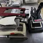 LOTE 090 - MANDOLIM DIVERSOS, CABRITA E AMASSADOR DE BATATA INDUSTRIAL. (NO ESTADO, NÃO SABEMOS SE FUNCIONA. LEILÃO NÃO TEM GARANTIA E NEM DEVOLUÇÃO).