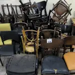 LOTE 038 - CADEIRAS INCOMPLETAS EM MADEIRA. (NO ESTADO, NÃO SABEMOS SE FUNCIONA. LEILÃO NÃO TEM GARANTIA E NEM DEVOLUÇÃO).