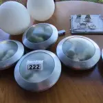 LOTE 222 - LUMINÁRIAS DIVERSAS (BOLA E QUADRADO). (NO ESTADO, NÃO SABEMOS SE FUNCIONA. LEILÃO NÃO TEM GARANTIA E NEM DEVOLUÇÃO).