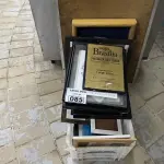 LOTE 085 - QUADROS DIVERSOS. (NO ESTADO, NÃO SABEMOS SE FUNCIONA. LEILÃO NÃO TEM GARANTIA E NEM DEVOLUÇÃO).