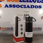LOTE 040 - 01 GARRAFA TÉRMICA COM A TAMPA NO FORMATO DE XÍCARA. (NOVO) (NO ESTADO) ATENÇÃO! FAZER A VISITAÇÃO ANTES DE ARREMATAR, NÃO SABEMOS SE FUNCIONA. LEILÃO NÃO TEM GARANTIA E NEM DEVOLUÇÃO, SUJEITO A POSSÍVEIS AVARIAS VISÍVEIS/OCULTAS E/OU AUSÊNCIA DE COMPONENTES.