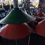 LOTE 221 - 06 LUMINÁRIAS CHAPÉU. (NO ESTADO, NÃO SABEMOS SE FUNCIONA. LEILÃO NÃO TEM GARANTIA E NEM DEVOLUÇÃO).
