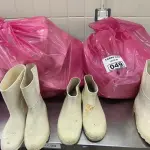LOTE 049 - BOTAS TAMANHOS DIVERSOS. (NO ESTADO, NÃO SABEMOS SE FUNCIONA. LEILÃO NÃO TEM GARANTIA E NEM DEVOLUÇÃO).