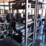LOTE 209 - ESTANTE INOX. (NO ESTADO, NÃO SABEMOS SE FUNCIONA. LEILÃO NÃO TEM GARANTIA E NEM DEVOLUÇÃO).