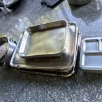 LOTE 286 - BANDEJAS, PETISQUEIRA DE INOX. (NO ESTADO, NÃO SABEMOS SE FUNCIONA. LEILÃO NÃO TEM GARANTIA E NEM DEVOLUÇÃO).
