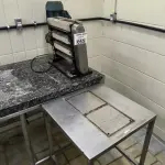 LOTE 055 - CORTA MASSA INDUSTRIAL. (NO ESTADO, NÃO SABEMOS SE FUNCIONA. LEILÃO NÃO TEM GARANTIA E NEM DEVOLUÇÃO).