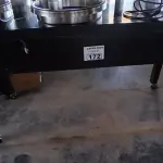 LOTE 172 - BALCÃO DE RODAS INOX E MADEIRA. (NO ESTADO, NÃO SABEMOS SE FUNCIONA. LEILÃO NÃO TEM GARANTIA E NEM DEVOLUÇÃO).