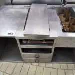 LOTE 062 - BALCÃO DE INOX C/ GAVETAS. (NO ESTADO, NÃO SABEMOS SE FUNCIONA. LEILÃO NÃO TEM GARANTIA E NEM DEVOLUÇÃO).