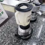 LOTE 064 - LIQUIDIFICADOR 110V INDUSTRIAL PEQUENO. (NO ESTADO, NÃO SABEMOS SE FUNCIONA. LEILÃO NÃO TEM GARANTIA E NEM DEVOLUÇÃO).