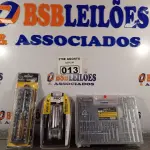 LOTE 013 - 01 KIT INTERCAMBIÁVEL MULTIFUNCIONAL, 01 KIT CHAVE TIPO CANIVETE E 01 KIT COM 300 BROCAS PARA MADEIRA/METAL E ALVENARIA. (NOVO) (NO ESTADO) ATENÇÃO! FAZER A VISITAÇÃO ANTES DE ARREMATAR, NÃO SABEMOS SE FUNCIONA. LEILÃO NÃO TEM GARANTIA E NEM DEVOLUÇÃO, SUJEITO A POSSÍVEIS AVARIAS VISÍVEIS/OCULTAS E/OU AUSÊNCIA DE COMPONENTES.