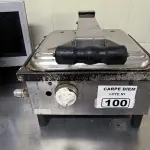 LOTE 100 - SANDUICHEIRA A GÁS. (NO ESTADO, NÃO SABEMOS SE FUNCIONA. LEILÃO NÃO TEM GARANTIA E NEM DEVOLUÇÃO).
