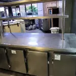 LOTE 123 - BALCÃO REFRIGERADO CINCO PORTAS C/PRATELEIRAS. (NO ESTADO, NÃO SABEMOS SE FUNCIONA. LEILÃO NÃO TEM GARANTIA E NEM DEVOLUÇÃO).