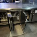 LOTE 123 - BALCÃO REFRIGERADO CINCO PORTAS C/PRATELEIRAS. (NO ESTADO, NÃO SABEMOS SE FUNCIONA. LEILÃO NÃO TEM GARANTIA E NEM DEVOLUÇÃO).