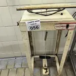 LOTE 056 -  SELADORA DE PÉ. (NO ESTADO, NÃO SABEMOS SE FUNCIONA. LEILÃO NÃO TEM GARANTIA E NEM DEVOLUÇÃO).