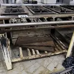 LOTE 074 - FOGÃO 6 BOCAS. (NO ESTADO, NÃO SABEMOS SE FUNCIONA. LEILÃO NÃO TEM GARANTIA E NEM DEVOLUÇÃO).