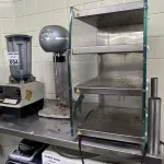 LOTE 094 - VITAMIX , SHAKEIRA, AQUECEDOR DE XICARA, (NO ESTADO, NÃO SABEMOS SE FUNCIONA. LEILÃO NÃO TEM GARANTIA E NEM DEVOLUÇÃO).