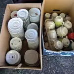 LOTE 248 - XÍCARAS DE CHÁ, CAFÉ E PIRES. (NO ESTADO, NÃO SABEMOS SE FUNCIONA. LEILÃO NÃO TEM GARANTIA E NEM DEVOLUÇÃO).