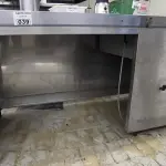 LOTE 039 - BALCÃO DE CHOPE EM INOX. (NO ESTADO, NÃO SABEMOS SE FUNCIONA. LEILÃO NÃO TEM GARANTIA E NEM DEVOLUÇÃO).