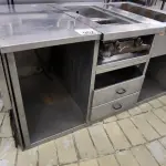 LOTE 062 - BALCÃO DE INOX C/ GAVETAS. (NO ESTADO, NÃO SABEMOS SE FUNCIONA. LEILÃO NÃO TEM GARANTIA E NEM DEVOLUÇÃO).
