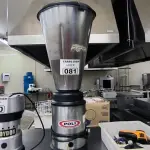LOTE 081 - LIQUIDIFICADOR INDUSTRIAL. (NO ESTADO, NÃO SABEMOS SE FUNCIONA. LEILÃO NÃO TEM GARANTIA E NEM DEVOLUÇÃO).