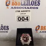 LOTE 004 - 01 RELÓGIO DE PULSO COM PULSEIRA PRETA. (NOVO) (NO ESTADO) ATENÇÃO! FAZER A VISITAÇÃO ANTES DE ARREMATAR, NÃO SABEMOS SE FUNCIONA. LEILÃO NÃO TEM GARANTIA E NEM DEVOLUÇÃO, SUJEITO A POSSÍVEIS AVARIAS VISÍVEIS/OCULTAS E/OU AUSÊNCIA DE COMPONENTES.