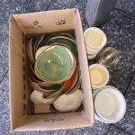 LOTE 278 - RAMEKINS DE CERÂMICA, INOX, MELAMINA E LOUÇA. (NO ESTADO, NÃO SABEMOS SE FUNCIONA. LEILÃO NÃO TEM GARANTIA E NEM DEVOLUÇÃO).