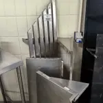 LOTE 101 - PRATELEIRAS DE INOX DIVERSOS TAMANHO. (NO ESTADO, NÃO SABEMOS SE FUNCIONA. LEILÃO NÃO TEM GARANTIA E NEM DEVOLUÇÃO).