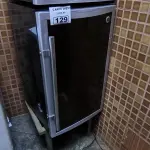 LOTE 129 - ADEGA CLIMATIZADA. (NO ESTADO, NÃO SABEMOS SE FUNCIONA. LEILÃO NÃO TEM GARANTIA E NEM DEVOLUÇÃO). 