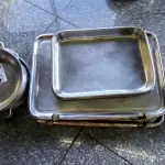 LOTE 286 - BANDEJAS, PETISQUEIRA DE INOX. (NO ESTADO, NÃO SABEMOS SE FUNCIONA. LEILÃO NÃO TEM GARANTIA E NEM DEVOLUÇÃO).