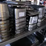 LOTE 280 - CUBAS GN GASTRONORMES ¼. (NO ESTADO, NÃO SABEMOS SE FUNCIONA. LEILÃO NÃO TEM GARANTIA E NEM DEVOLUÇÃO).