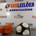 LOTE 014 - 02 BOLAS, SENDO 01 BASQUETE E 01 FUTEBOL. (NO ESTADO) ATENÇÃO! FAZER A VISITAÇÃO ANTES DE ARREMATAR, NÃO SABEMOS SE FUNCIONA. LEILÃO NÃO TEM GARANTIA E NEM DEVOLUÇÃO, SUJEITO A POSSÍVEIS AVARIAS VISÍVEIS/OCULTAS E/OU AUSÊNCIA DE COMPONENTES.