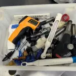 LOTE 082 - MAÇARICOS/ BICOS DE AZEITE E TERMOMETROS DIVERSOS. (NO ESTADO, NÃO SABEMOS SE FUNCIONA. LEILÃO NÃO TEM GARANTIA E NEM DEVOLUÇÃO).