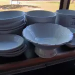LOTE 258 - LOUÇAS PARA SERVIR DIVERSOS, BOWLS DE LOUÇA. (NO ESTADO, NÃO SABEMOS SE FUNCIONA. LEILÃO NÃO TEM GARANTIA E NEM DEVOLUÇÃO).