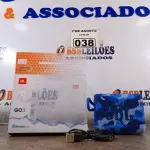 LOTE 038 - 01 CAIXA DE SOM NA COR AZUL CAMUFLADA. (NOVO) (NO ESTADO) ATENÇÃO! FAZER A VISITAÇÃO ANTES DE ARREMATAR, NÃO SABEMOS SE FUNCIONA. LEILÃO NÃO TEM GARANTIA E NEM DEVOLUÇÃO, SUJEITO A POSSÍVEIS AVARIAS VISÍVEIS/OCULTAS E/OU AUSÊNCIA DE COMPONENTES.